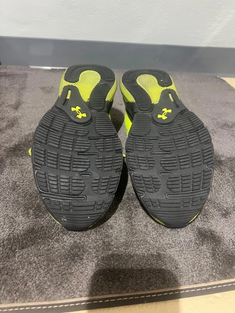 UNDER ARMOUR Mens size 12 Yellow Sneaker